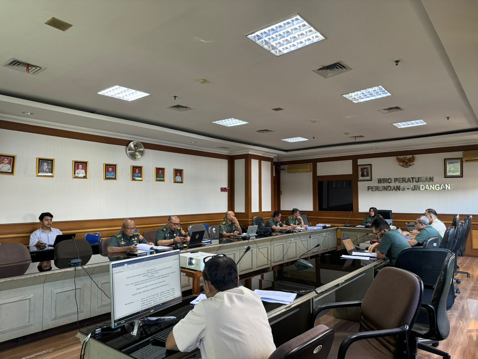 Rapat Harmonisasi Rancangan Peraturan Sekretaris Jenderal Kemhan tentang Tata Cara Penyelenggaraan Sertifikasi Kelaikan Senjata Ringan Perorangan dan/atau Alat Optik Perorangan