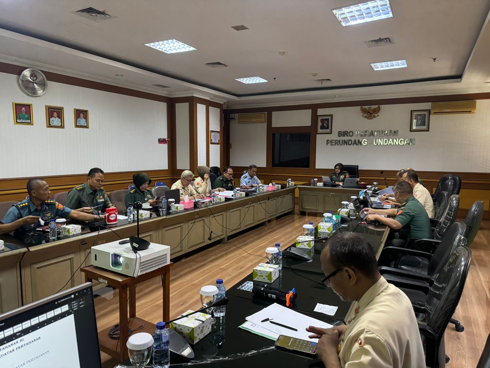 Rapat Harmonisasi Perdirjen Kuathan Kemhan tentang Tata Cara Perizinan Senjata Api dan Amunisi Standar Militer di luar lingkungan Kemhan dan TNI.